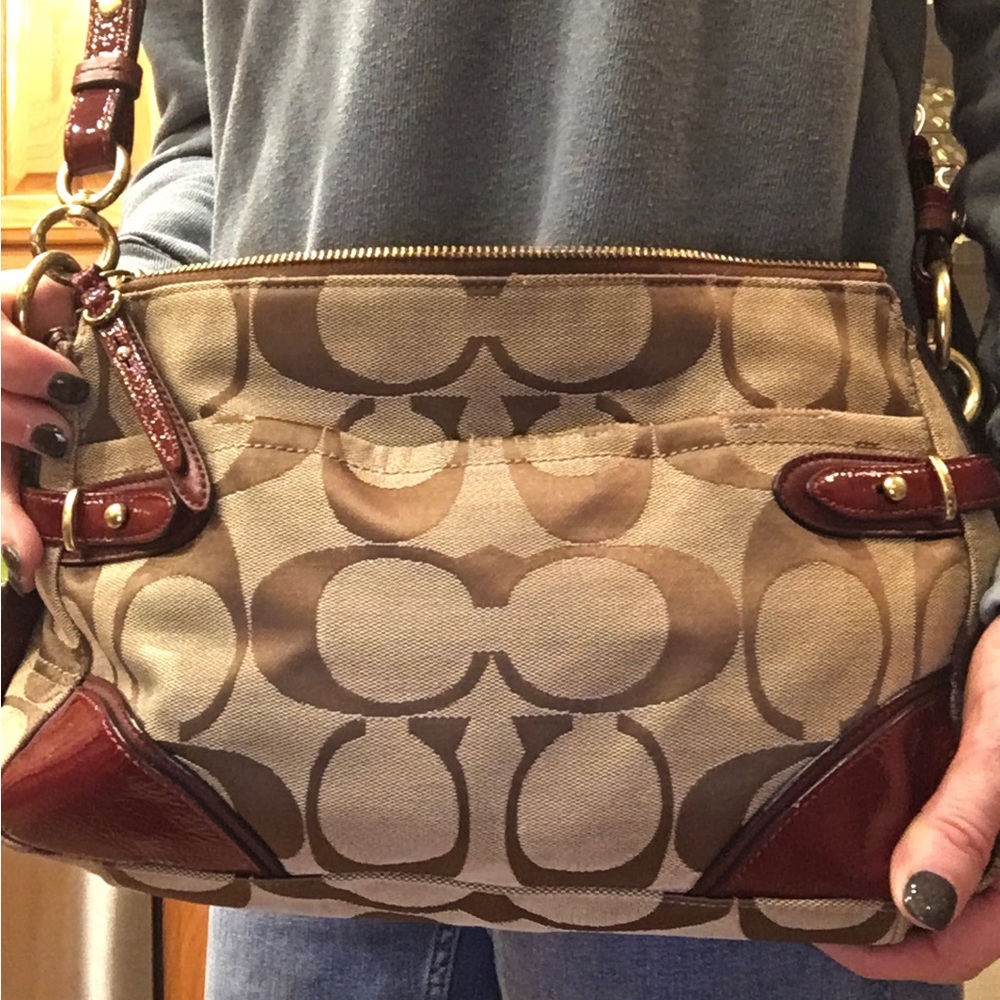 Coach Cross-body Medium Signature Handbag - Picture 4 of 12